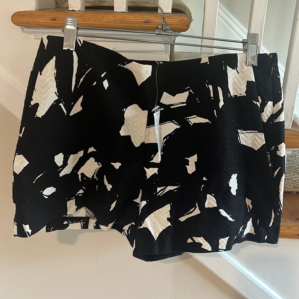 NWT Banana Republic shorts- size 6